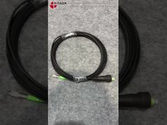 Glasfaser-Patchkabel mit SC/APC-Metallgehäuse und Gummitülle zum Schutz der Verbindung