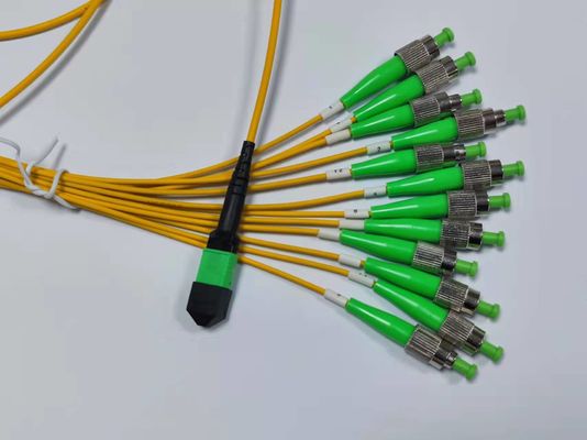12 Faser-MTP-MPO-Kabel mit APC Männlich zu FC APC Fanout Patch Cord für Anwendungen mit hoher Dichte