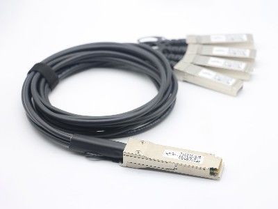 Optisches Dac-Kabel Qsfp+ bis 4x SFP+ 10g Hochgeschwindigkeits-Twinax-Kupferkabel 5M
